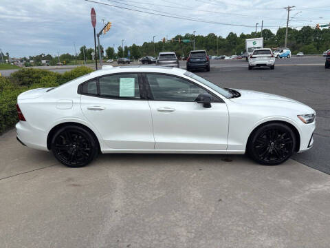 2023 Volvo S60 B5 Plus Black Edition