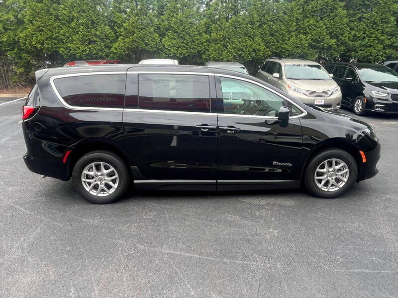 2024 Chrysler Voyager LX
