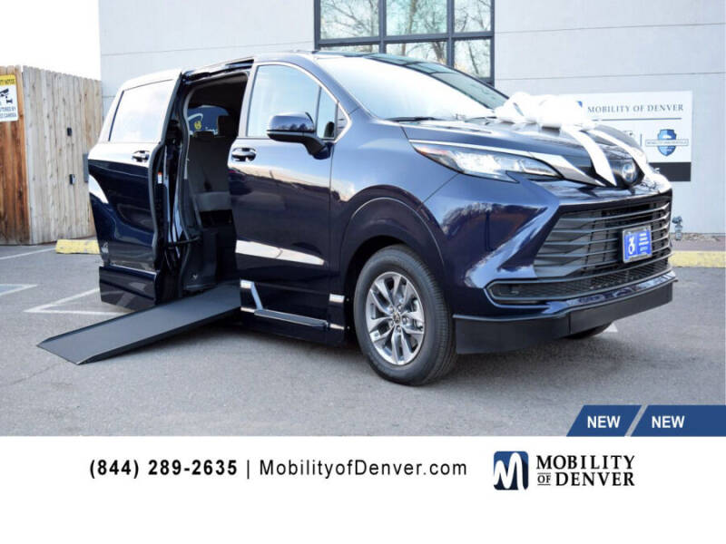2022 Toyota Sienna for sale at CO Fleet & Mobility in Denver CO