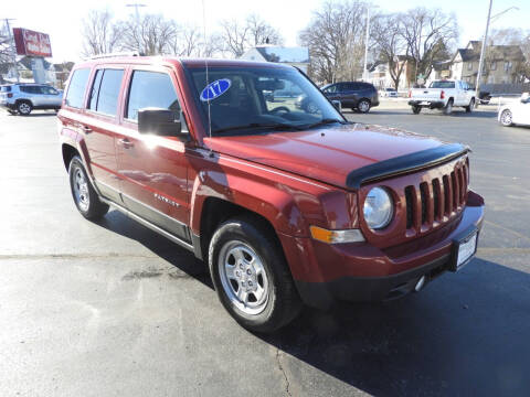 2017 Jeep Patriot for sale at Grant Park Auto Sales in Rockford IL