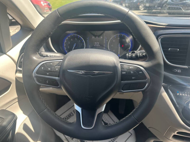 2023 Chrysler Voyager LX