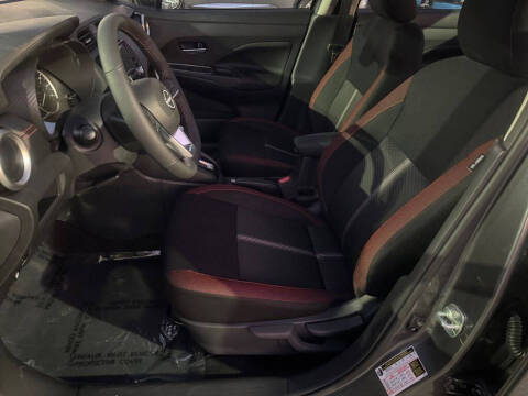 2025 Nissan Versa SR