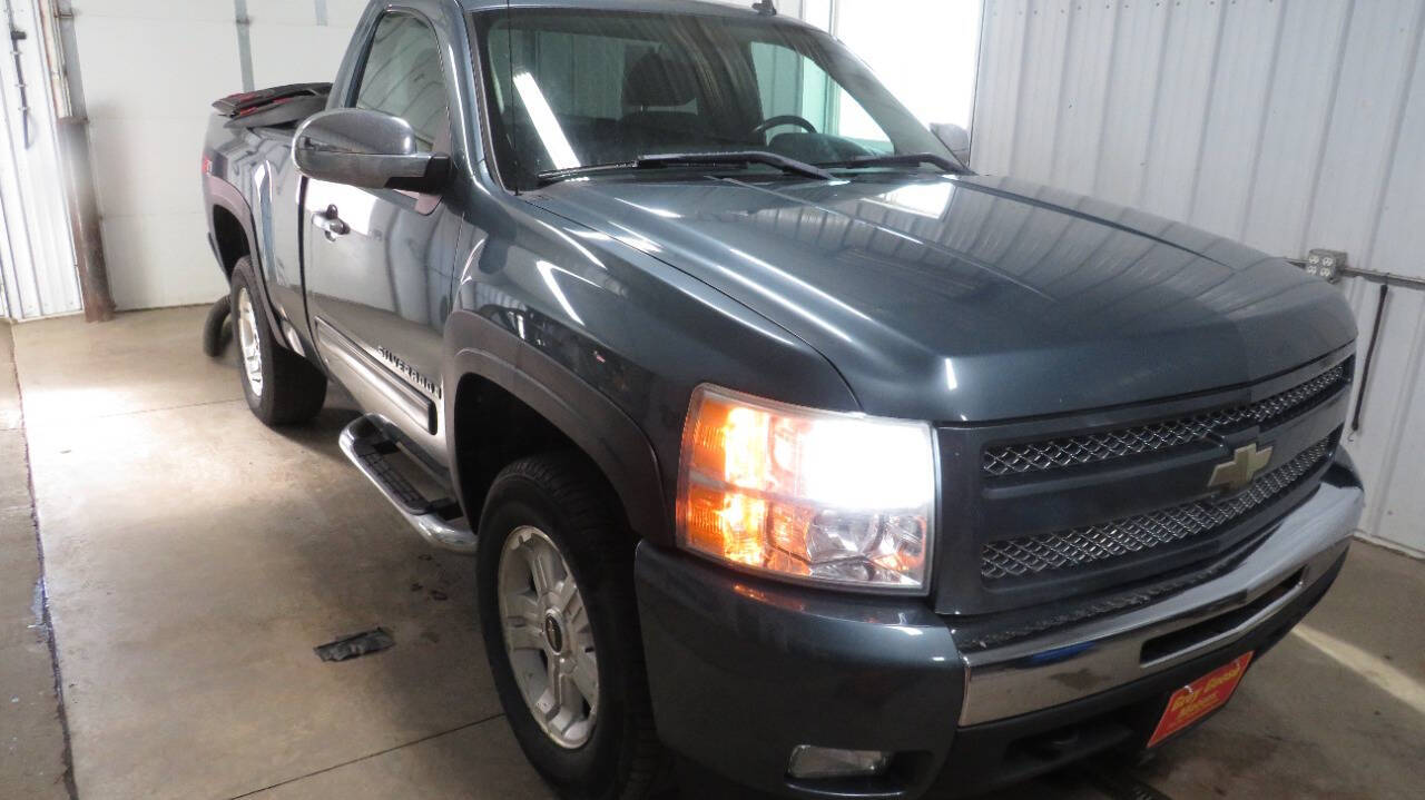 Gray 2009 Chevrolet Silverado 1500 LT 4x4 LT 2dr Regular Cab 6.5 ft. SB 2