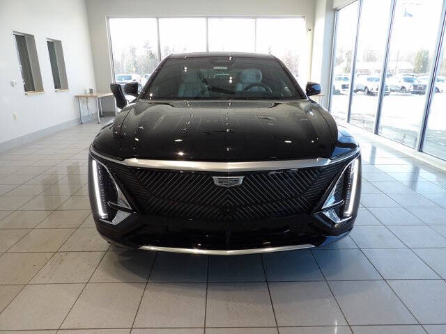 2024 Cadillac LYRIQ Luxury 2