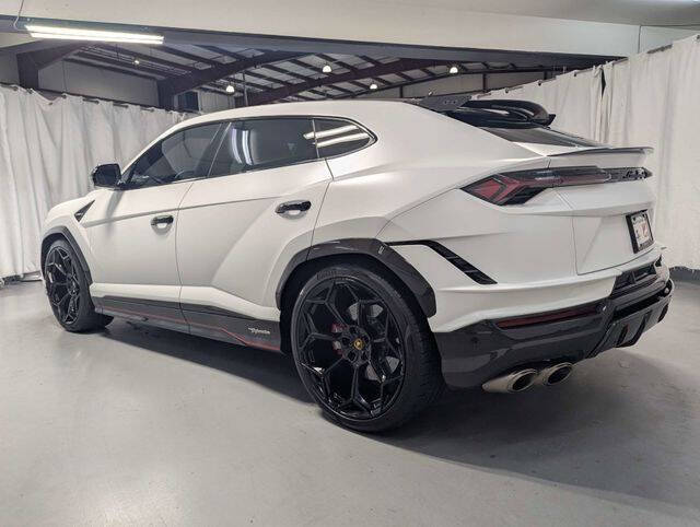 2023 Lamborghini Urus Performante
