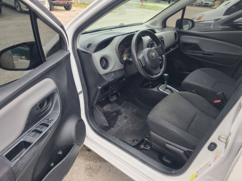 2015 Toyota Yaris 5-Door SE