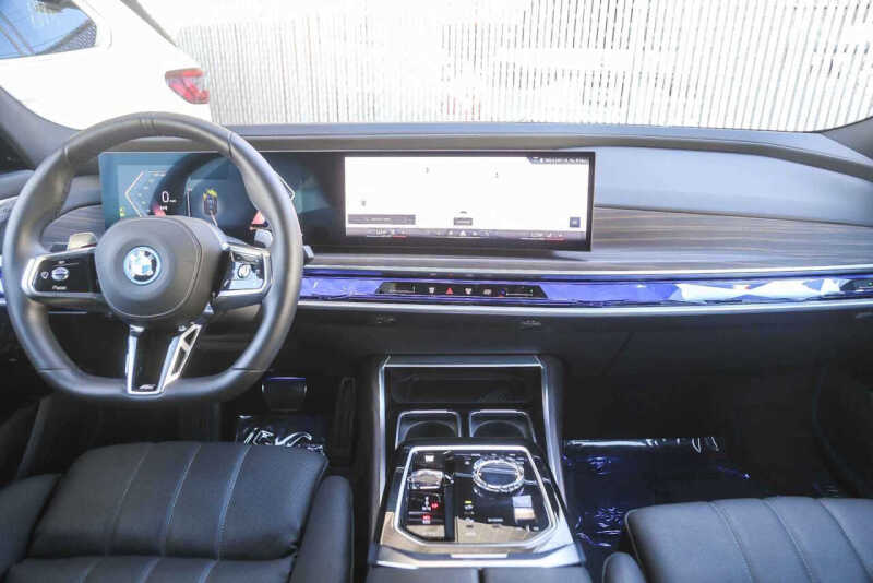 2025 BMW 7 Series 750e xDrive