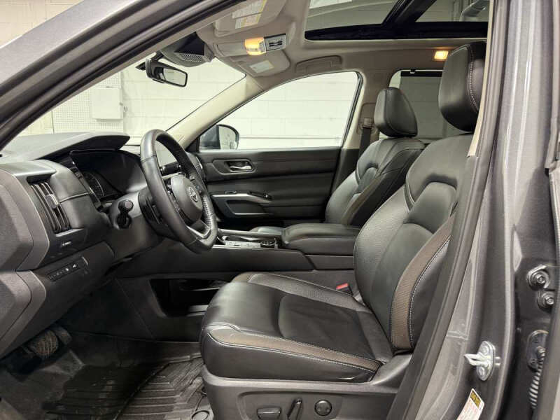 2023 Nissan Pathfinder SL