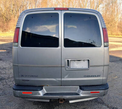 2001 Chevrolet Express G1500 LT