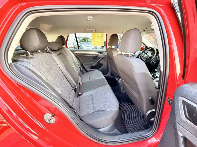 2016 Volkswagen Golf TSI S