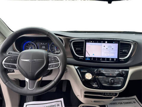 2022 Chrysler Voyager LX
