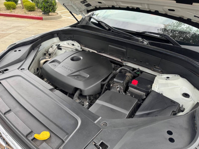 2017 Volvo XC90 T6 Momentum