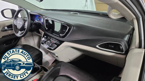 2023 Chrysler Pacifica Plug-In Hybrid Touring L