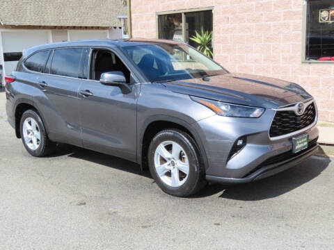 2022 Toyota Highlander for sale at Advantage Automobile Investments, Inc in Littleton MA