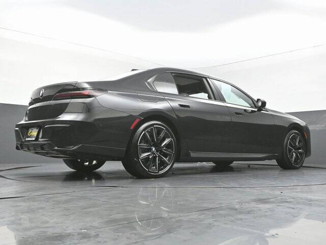 2023 BMW 7 Series 740i