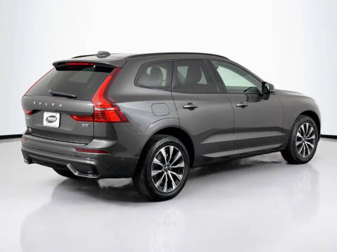 2023 Volvo XC60 B5 Plus Dark Theme