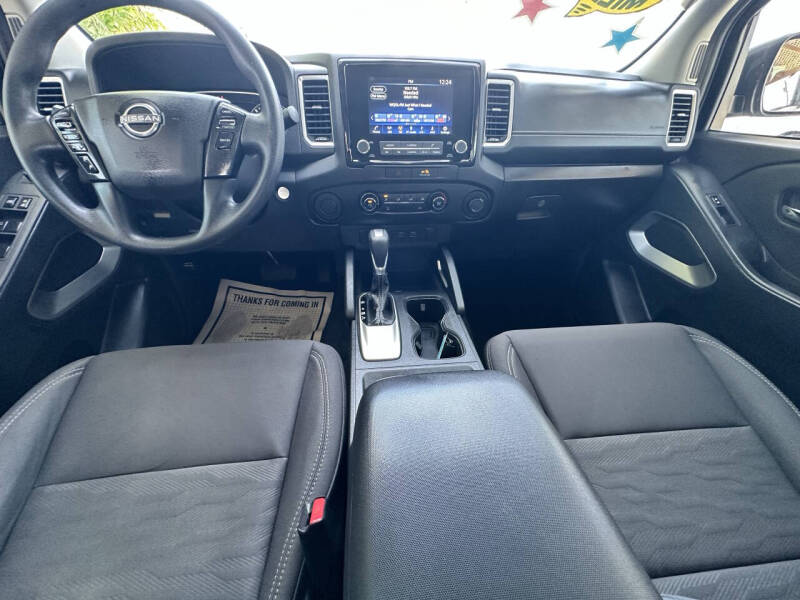 2022 Nissan Frontier SV