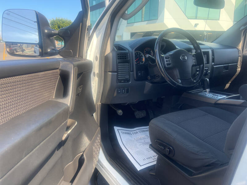 2011 Nissan Titan SV