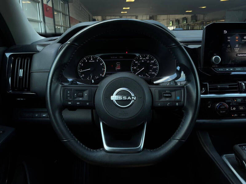2025 Nissan Pathfinder SV