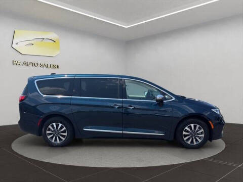 2023 Chrysler Pacifica Plug-In Hybrid Limited