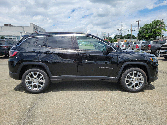 2024 Jeep Compass Latitude Lux