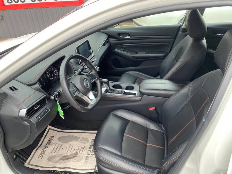 2022 Nissan Altima 2.5 SR