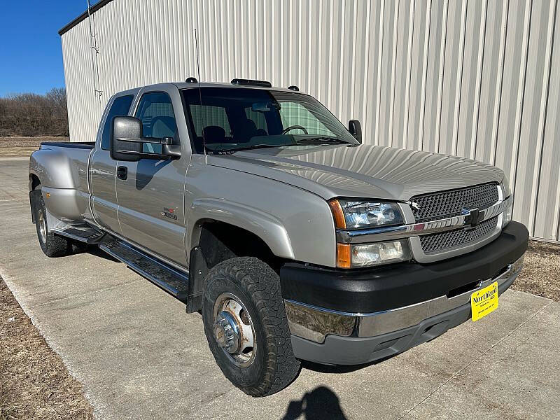 2004 Chevrolet Silverado 3500 LS