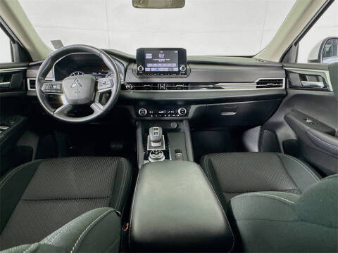 2023 Mitsubishi Outlander ES