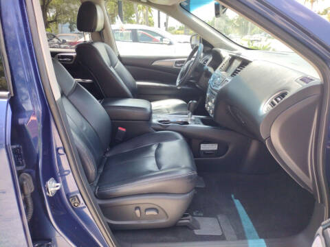 2017 Nissan Pathfinder SL