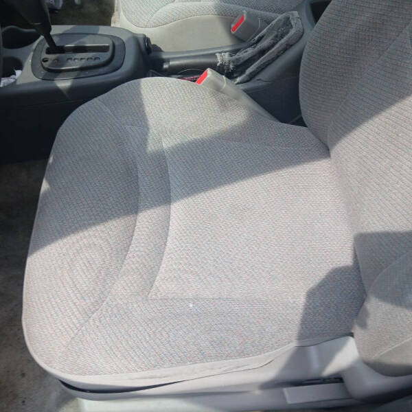 2005 Saturn Ion 1