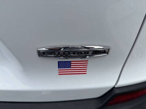 2022 Jeep Cherokee Latitude Lux