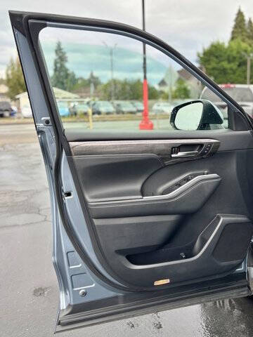 2020 Toyota Highlander Hybrid Platinum