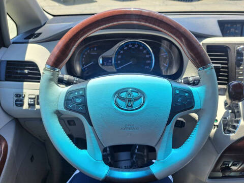 2014 Toyota Sienna XLE 7-Passenger