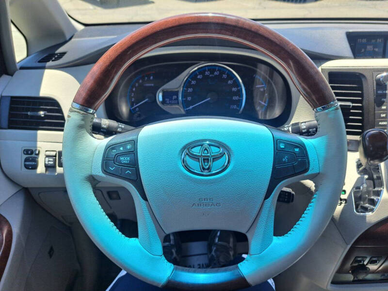 2014 Toyota Sienna XLE 7-Passenger