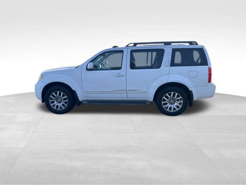 2012 Nissan Pathfinder LE