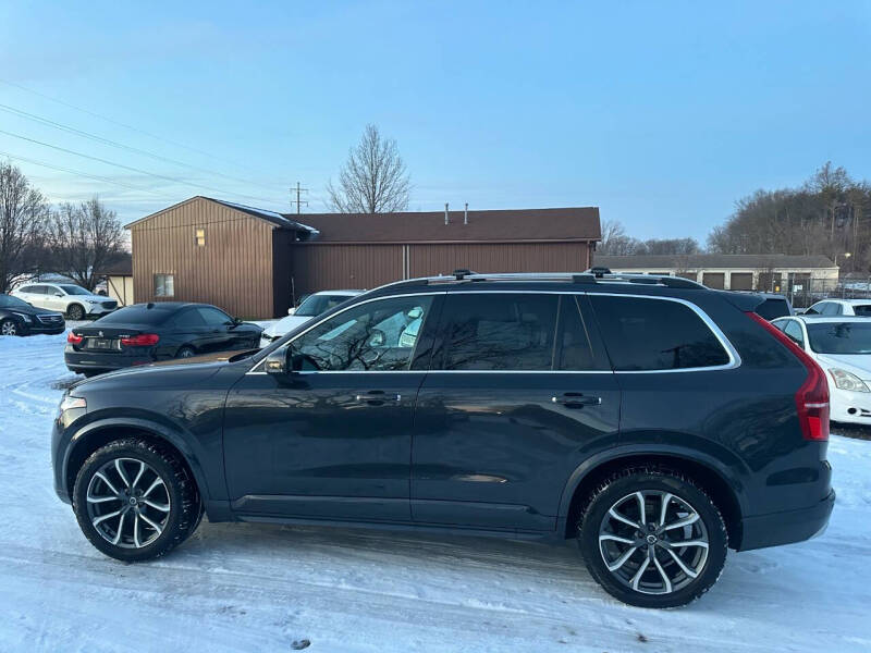 2017 Volvo XC90 T6 Momentum