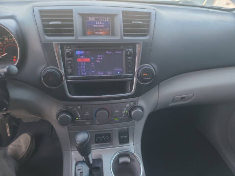 2013 Toyota Highlander SE