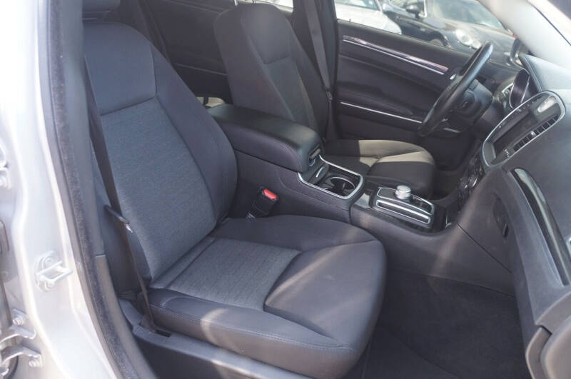 2021 Chrysler 300 Touring