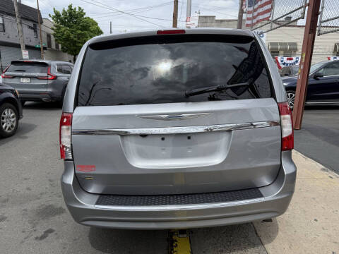 2016 Chrysler Town and Country Touring