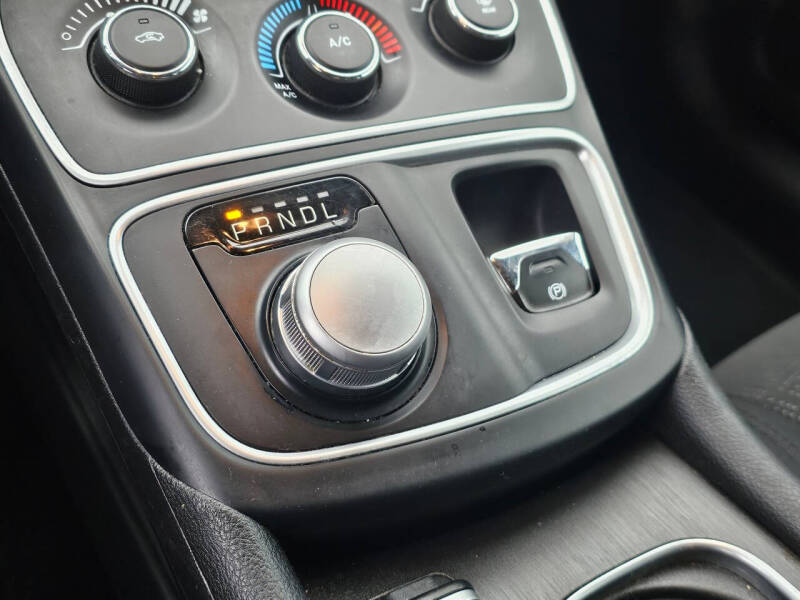 2016 Chrysler 200 LX