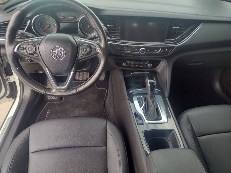 2018 Buick Regal Sportback Essence