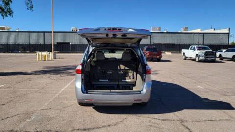 2018 Toyota Sienna XLE Premium 8-Passenger