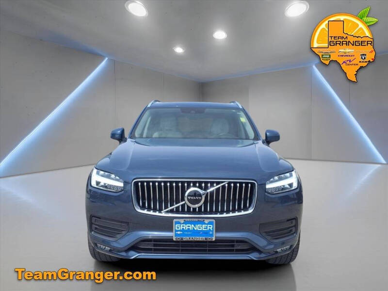 2022 Volvo XC90 T6 Momentum 7-Passenger