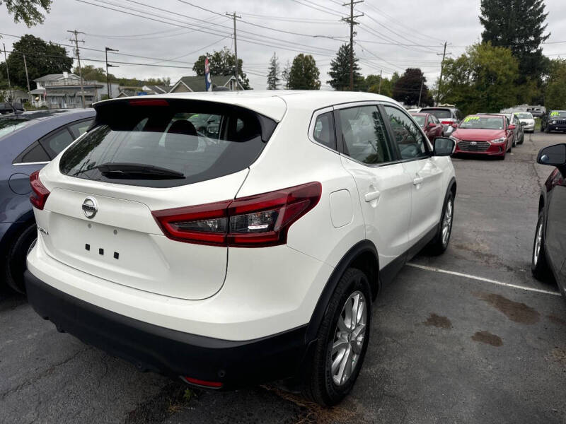 2021 Nissan Rogue Sport S photo 3