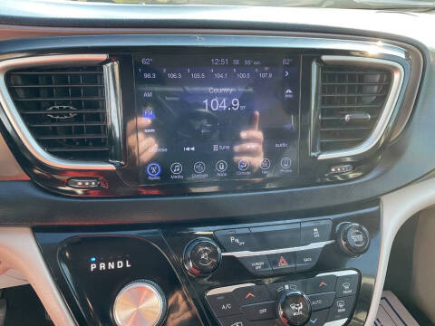 2017 Chrysler Pacifica Touring-L