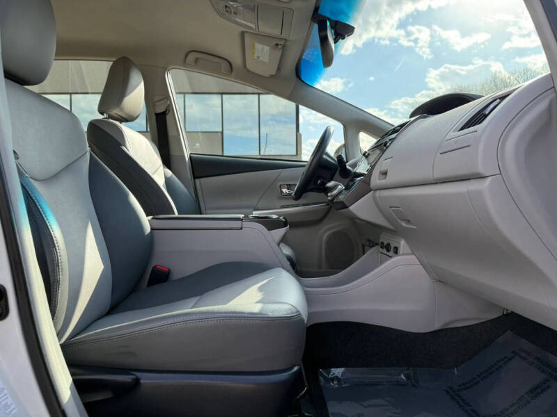 2017 Toyota Prius v