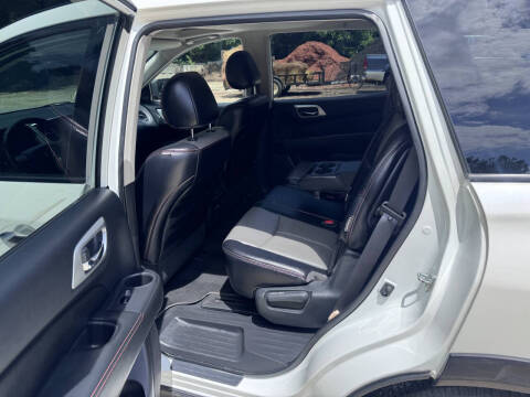 2020 Nissan Pathfinder SL