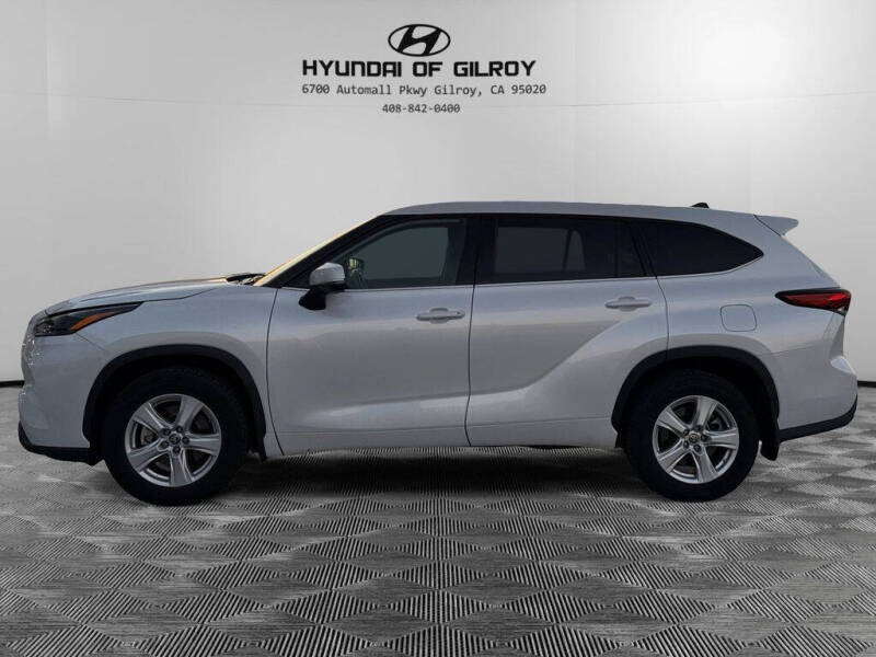 2022 Toyota Highlander LE