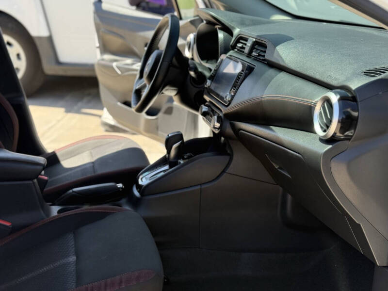 2023 Nissan Versa SR