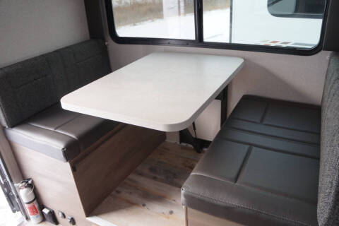 2025 Adventurer 901SB